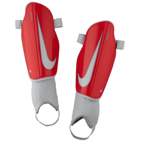 Futbalový chránič Nike Charge, červený (veľkosť XL) Futbalový chránič Nike Charge, červený (veľkosť XL)
