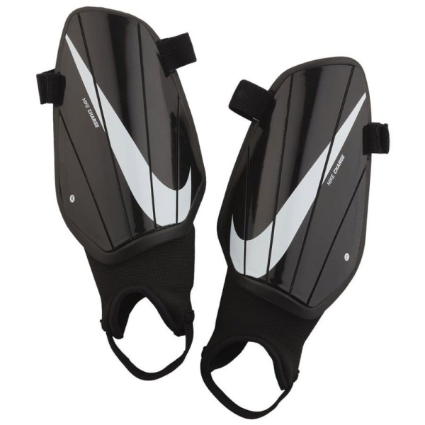 Futbalový chránič Nike Charge, čierno-biely (veľkosť L) Futbalový chránič Nike Charge, čierno-biely (veľkosť L)