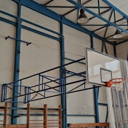 Výklopná konštrukcia s úchytmi, pre tabule 180x105 cm, sklopná na jednu stranu