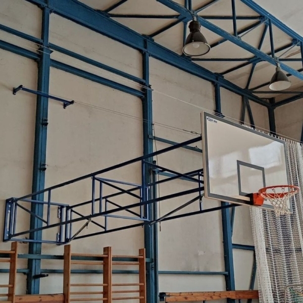 Výklopná konštrukcia s úchytmi, pre tabule 180x105 cm, sklopná na jednu stranu Výklopná konštrukcia s úchytmi, pre tabule 180x105 cm, sklopná na jednu stranu