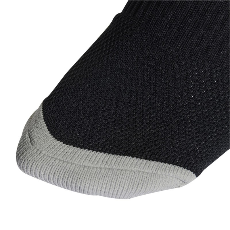 Futbalové gamaše Adidas HT6538, čierne