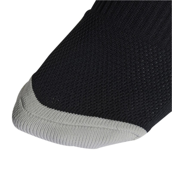 Futbalové gamaše Adidas HT6538, čierne