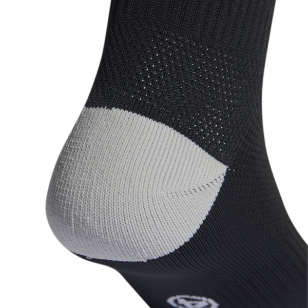 Futbalové gamaše Adidas HT6538, čierne