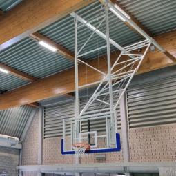 Závesná konštrukcia s elektrickým pohonom pre basketbal