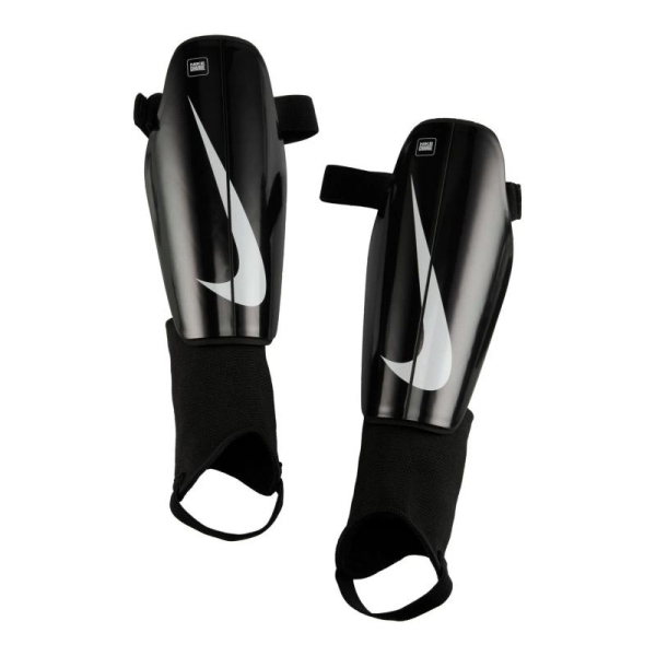 Futbalový chránič Nike Charge, čierny Futbalový chránič Nike Charge, čierny