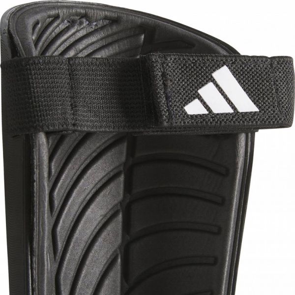 Futbalový chránič Adidas Tiro SG TRN, čierno-zlatý