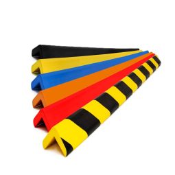 Rohový ochranný nárazník. Tvar L. Rozmery 1000 mm, 50x50 mm.