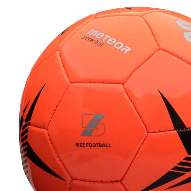 Futbalová lopta Meteor Spin, veľkosť 5, čierna a oranžová farba