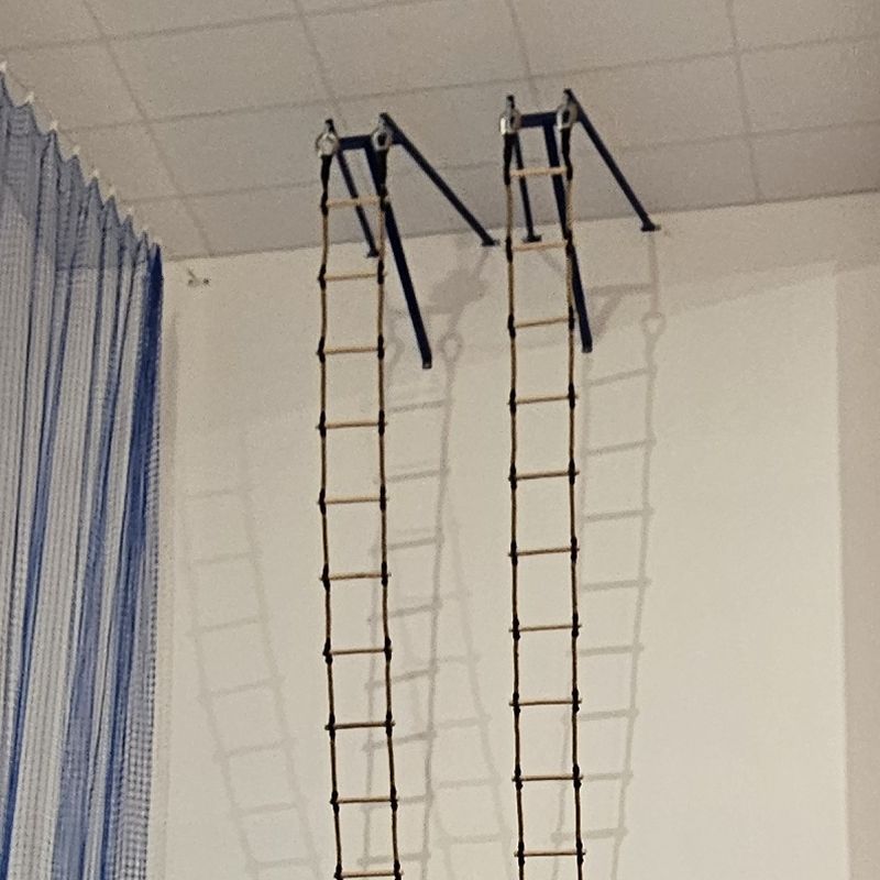 Držiak na pripevnenie lanového rebríka